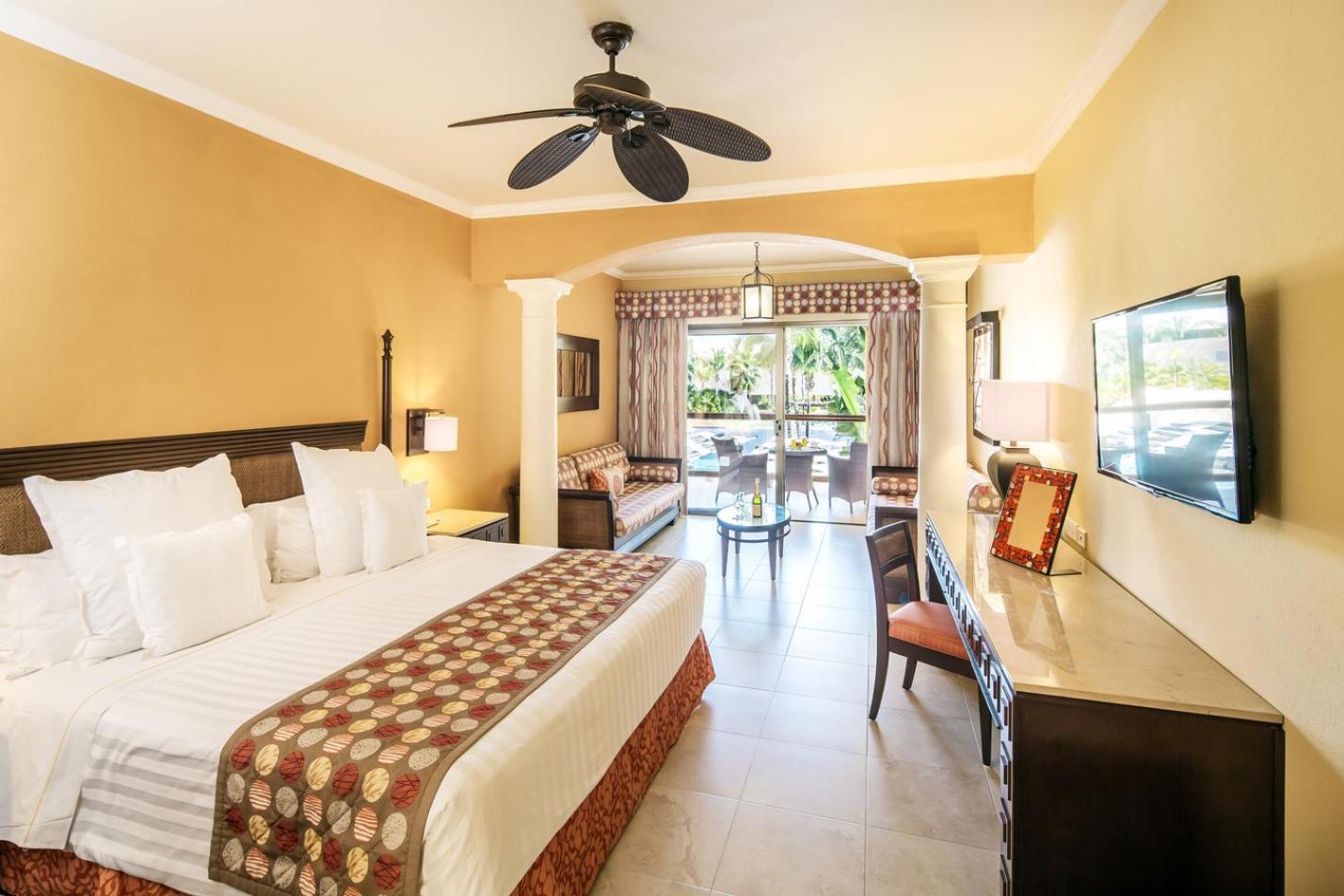 Junior Suite Pool View Premium Level (4 Adults + 1 Child)
