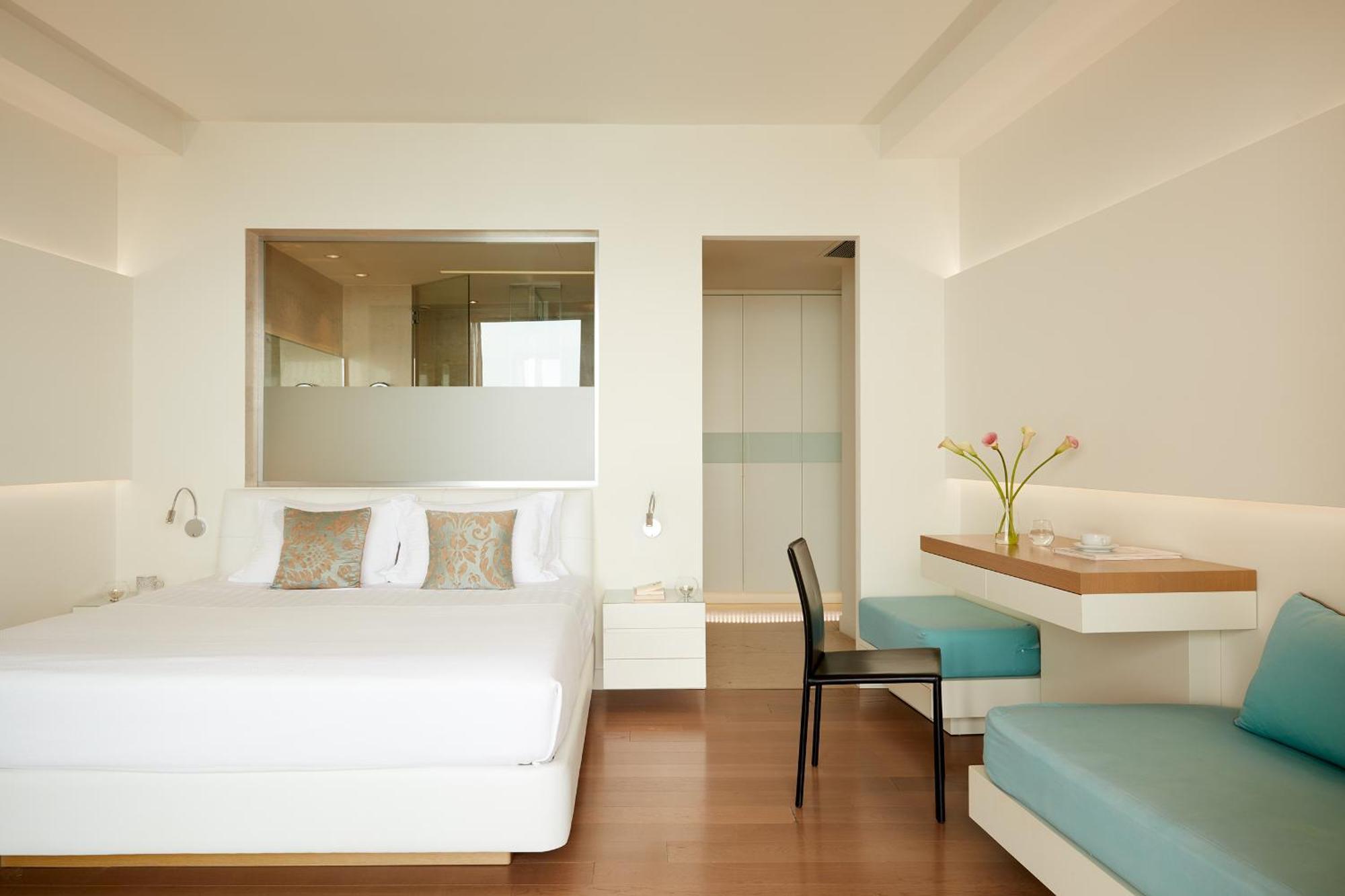 Deluxe Suite met Hot Tub en Uitzicht op Zee