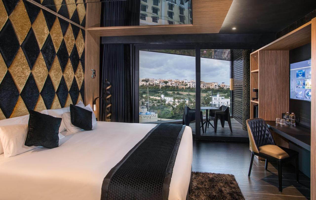 Standard Double or Twin Room Partial Sea View
