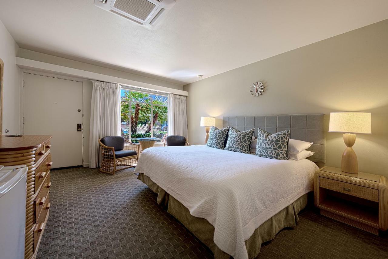 Modern King Kitchenette