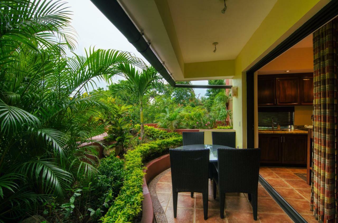 Suite con bañera de hidromasaje y vistas al mar