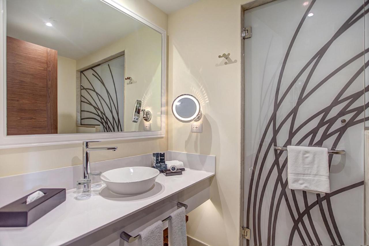 Luxury Penthouse One Bedroom Suite Ocean View Terrace Jacuzzi Diamond Club