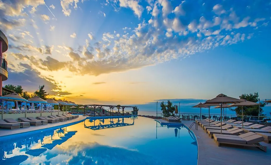Alia Palace Hotel & Villas-1