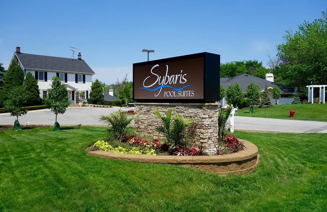 Sybaris Pool Suites Frankfort - Adults Only-1