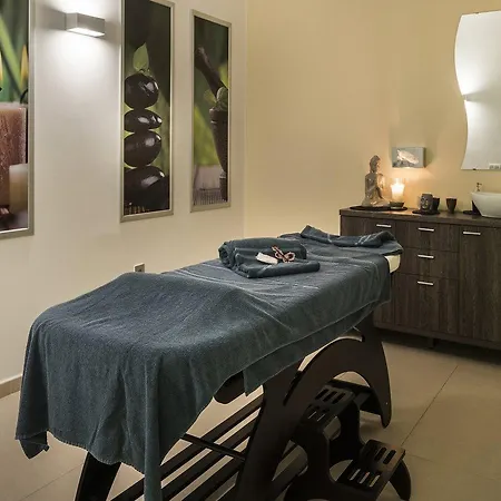 Royal Palm Resort & Spa (Adults Only)-2