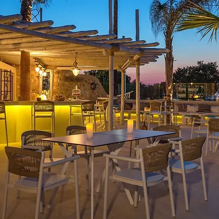 White Pearls-Adults Only Luxury Suites-2