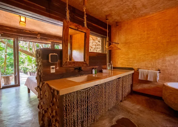 Mayan Monkey Isla Mujeres - Social Hotel (Adults Only)
