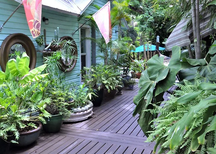 Pineapple Point Guesthouse & Resort - Gay Men'S Resort Fort Lauderdale