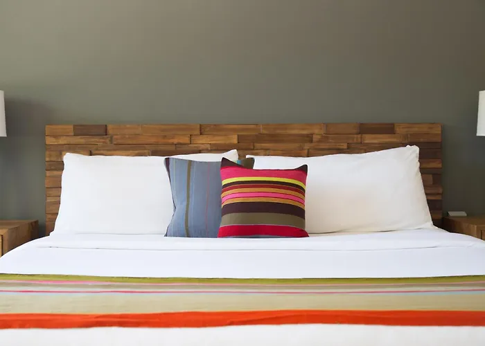 Santiago Resort - Palm Springs Premier Gay Men'S Resort